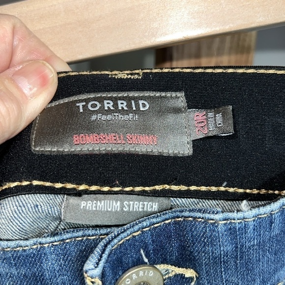 Torrid bombshell skinny distressed denim jeans. Size 20. EUC. - Picture 5 of 7